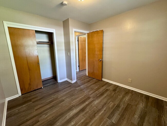 Building Photo - Spacious, Private Retreat in the Heart of the City