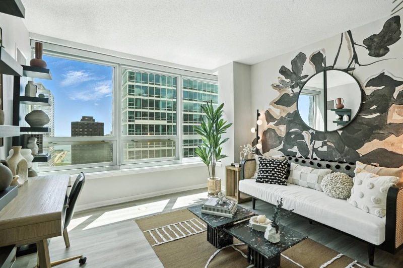 Building Photo - 323 E Ohio St