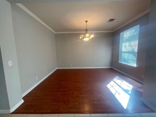 Building Photo - 6046 Ronchamps Dr
