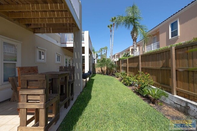 Building Photo - 109a E Red Snapper St