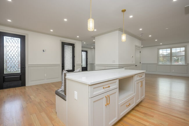 Building Photo - 1 Victoria Ln