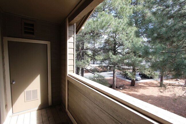 Building Photo - Light-Filled 2 Bed / 2 Bath Condo | 1,104 Sq Ft | Fireplace | Private Balcony