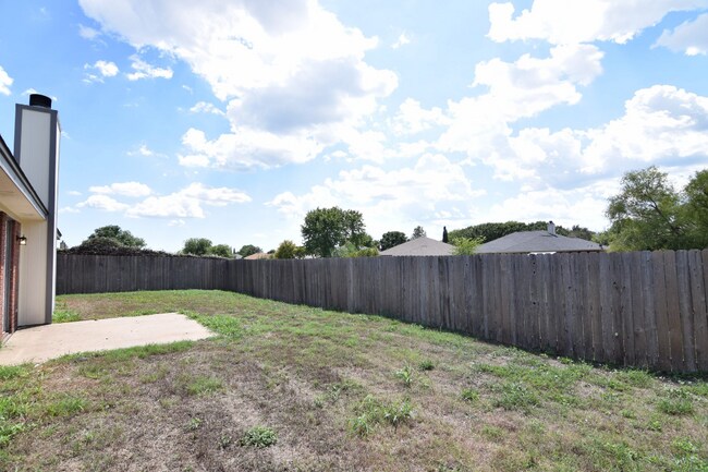 Building Photo - 4402 Water Oak Dr