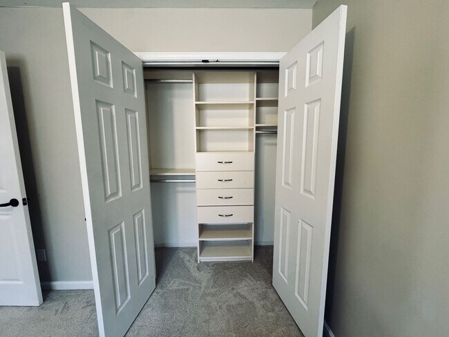 Building Photo - South AVL - Well Kept, Large Home with Garage