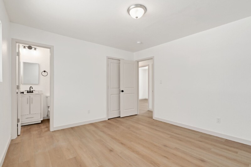 Building Photo - 413 Irish Dr