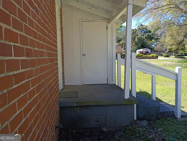 Building Photo - 11 Hester Dr