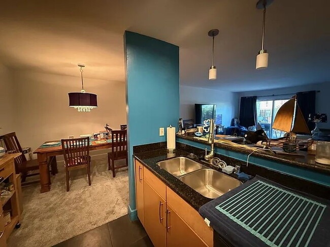 Building Photo - "Charming 1-Bed Oasis in San Diego's Heart – Your Perfect Urban Retreat!"