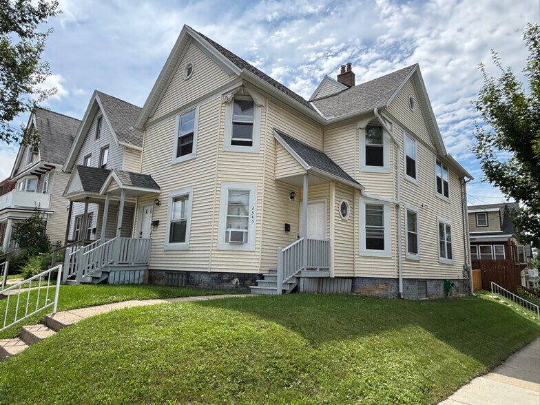 Building Photo - 2343 N Oakland Ave
