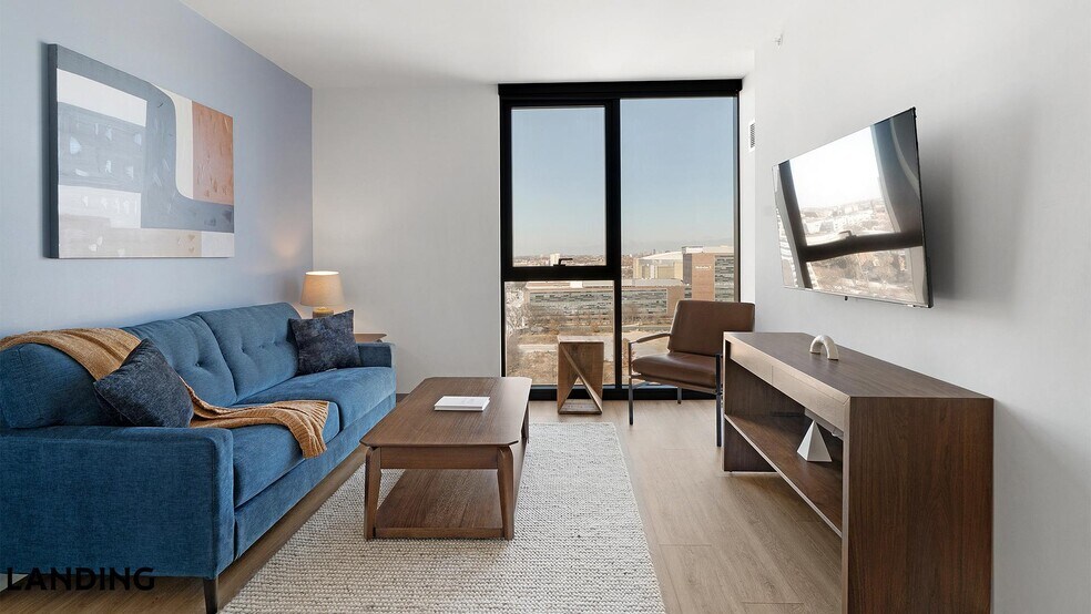 Building Photo - 513 S Damen Ave