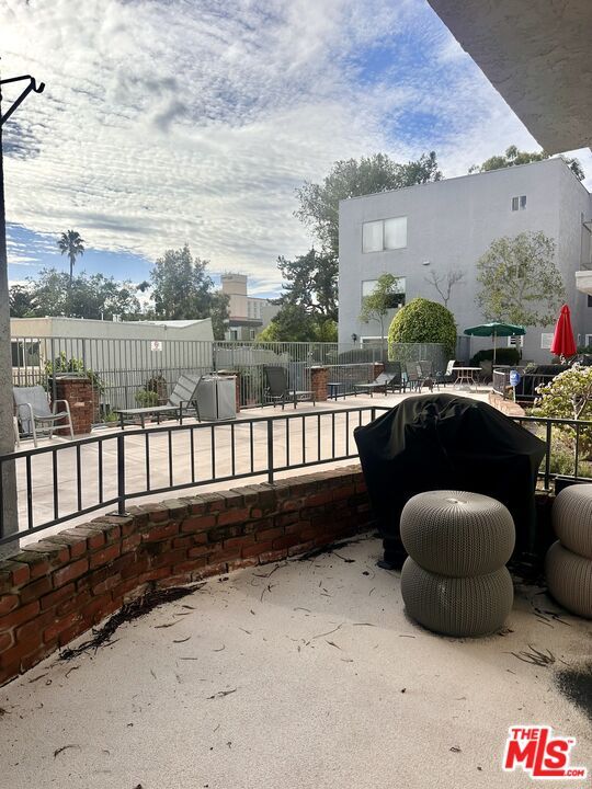 Building Photo - 5870 Green Valley Cir