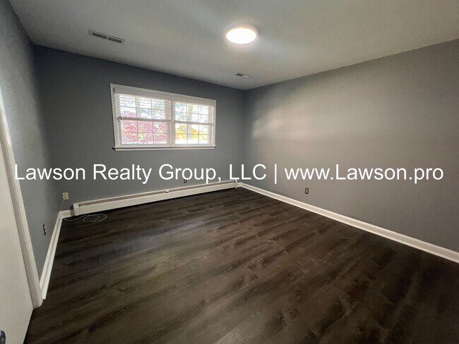 Building Photo - Very Nice & Spacious Home in Hidden Valley Neighborhood - Pet Friendly!