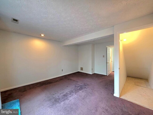 Building Photo - 8568 Koluder Ct