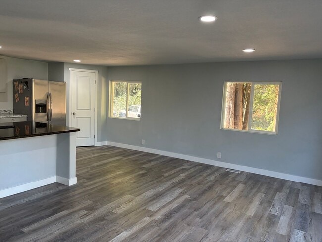 Building Photo - Spacious 3-Bed + Flex Room on Private Fenced 2 Acres, Huge Shop