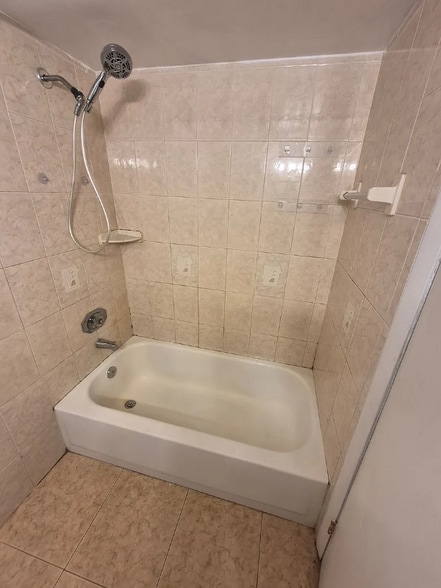 Building Photo - 3399 Foxcroft Rd