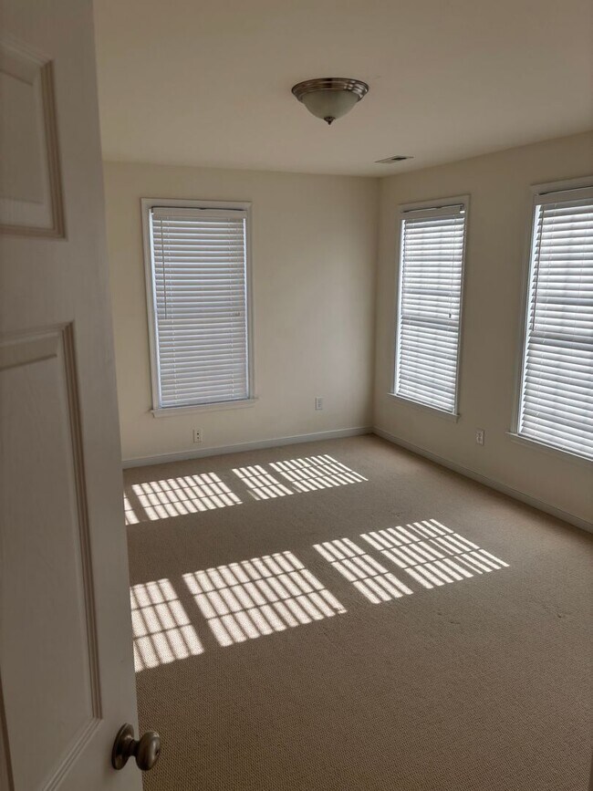 Building Photo - Great Home in Crozet!