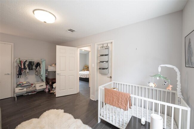 Building Photo - 1407 Lakecliff Dr