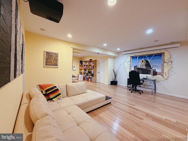 Building Photo - 1317 Mettler Rd