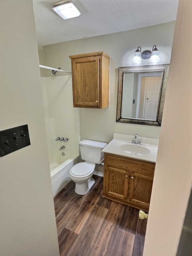 Building Photo - 3-Bedroom, 2-Bath Home Minutes From St. Ma...