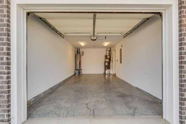 Building Photo - For Rent — Modern Duplex Near Historic Jonesborough
