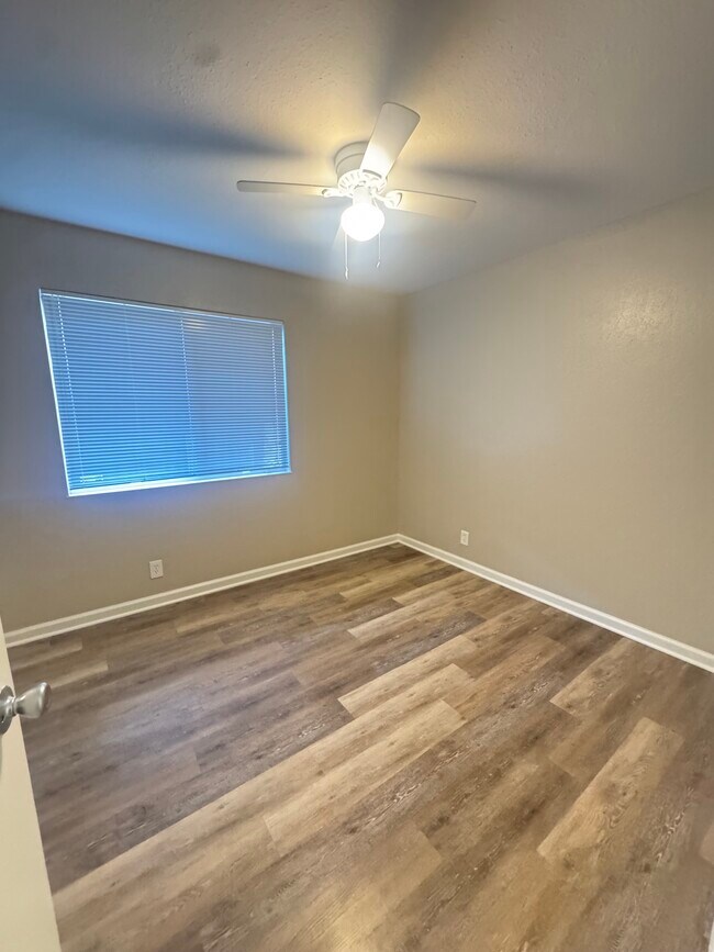 Building Photo - 2221 Dogwood Way