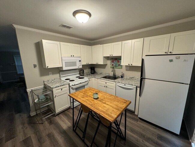 Building Photo - PETS CONDITIONAL + FURNISHED OPTION - Cute Sleepy Hollow Flats-Style Condo!