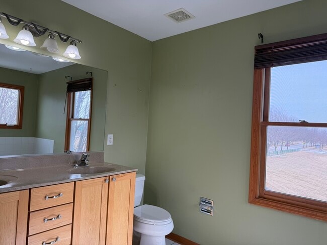 Building Photo - 773 Ridge Dr