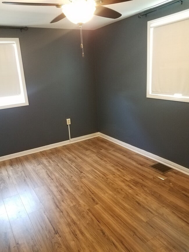 Building Photo - Beautifully rehabbed property