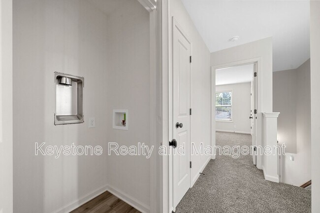 Building Photo - 174 Oak St