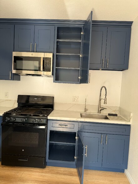 Building Photo - 665 Larimore Ave