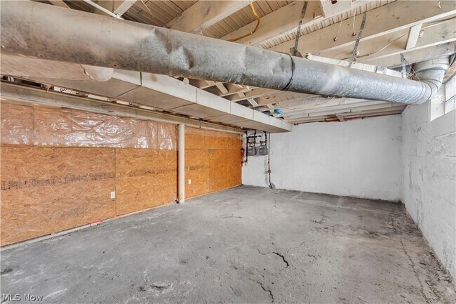 Building Photo - 3519 W 100th St