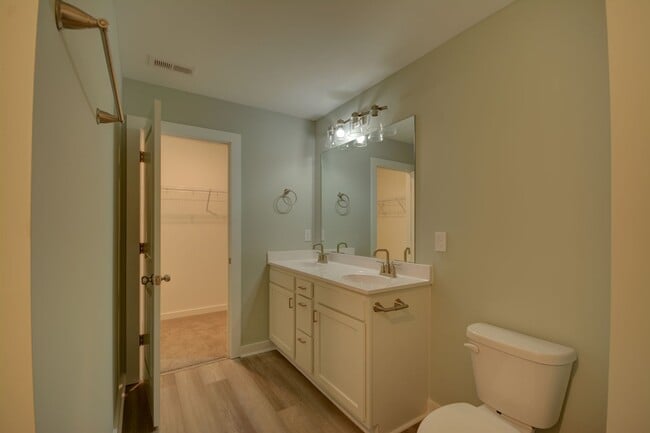 Building Photo - Beachside Village Townhomes: 3 bedroom 3.5...
