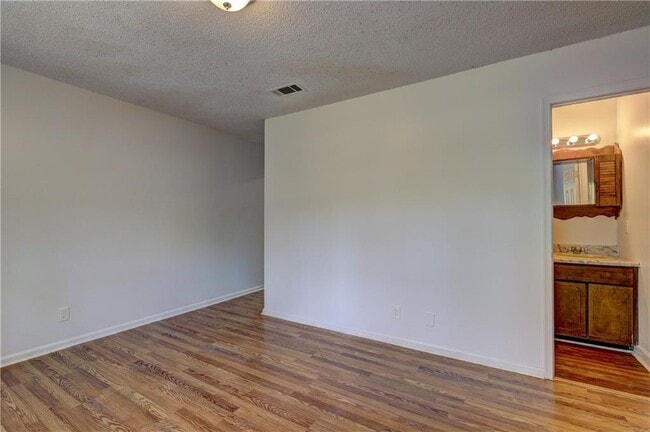 Building Photo - 5587 General Harris Dr