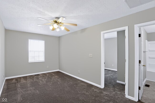 Building Photo - 5439 Lake Boggs St