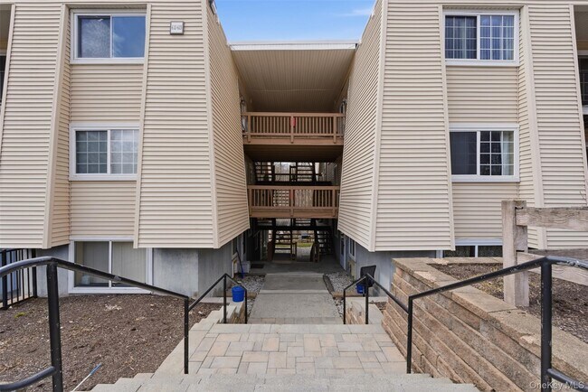 Building Photo - 614 Fox Run Ln