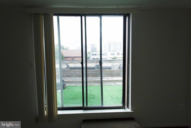 Building Photo - 2031 South St