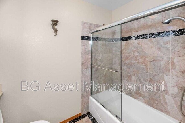 Building Photo - 176 Scotts Valley
