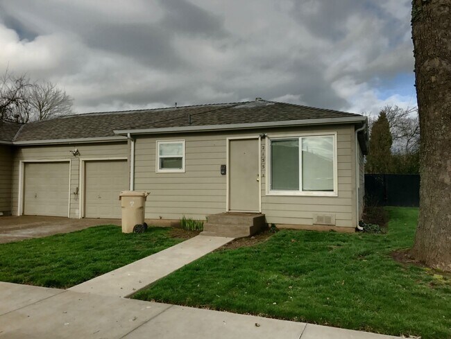 Primary Photo - 2 Bedroom Duplex ~ Albany ~ Pet Friendly