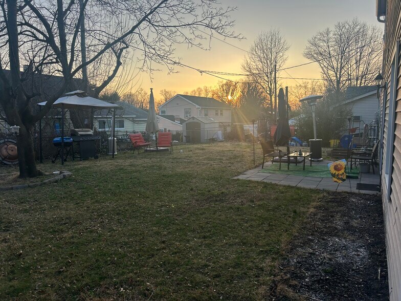 Building Photo - 24 Peachfield Ln