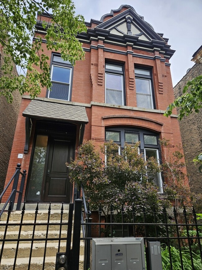 Building Photo - 1243 N Damen Ave