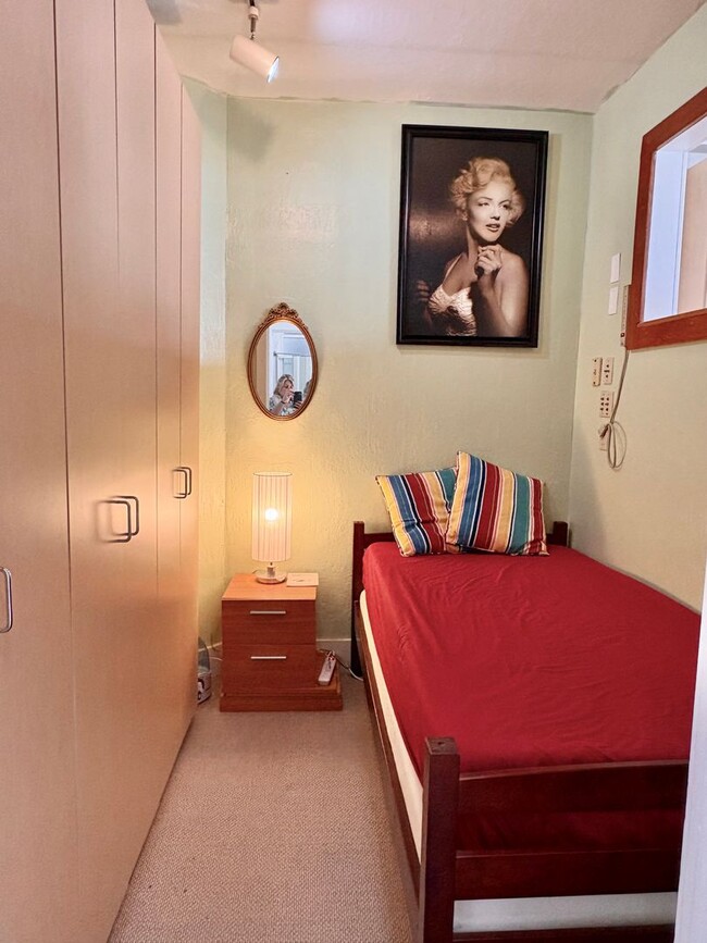 Building Photo - Fantastic Junior 1 bed in Cow Hollow with stunning SF skyline Views