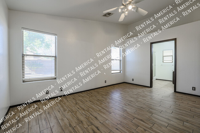 Building Photo - 9316 W Cinnabar Ave