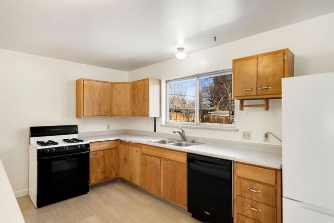 Building Photo - Updated 4 Bedroom Home in South College Heights