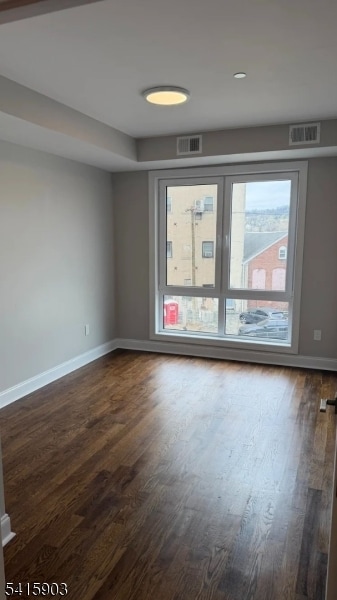 Building Photo - 587 River St