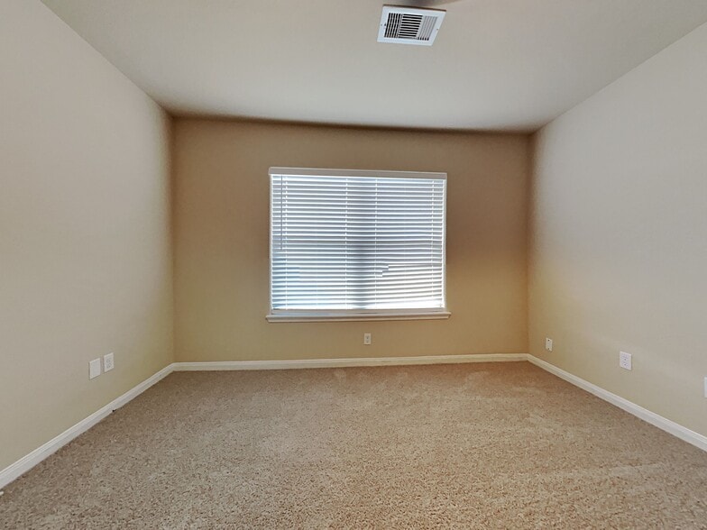 Building Photo - 923 Marigold Rd