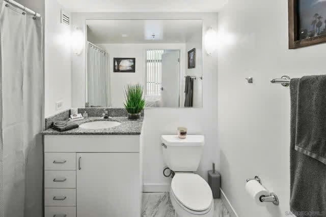 Building Photo - 425 W Beech St