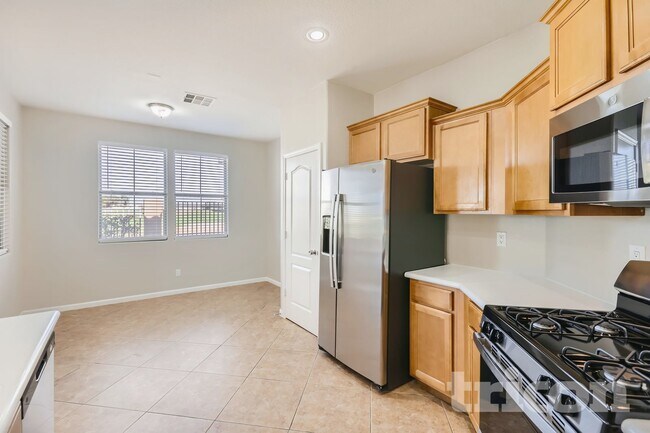 Building Photo - 13574 W Cypress St