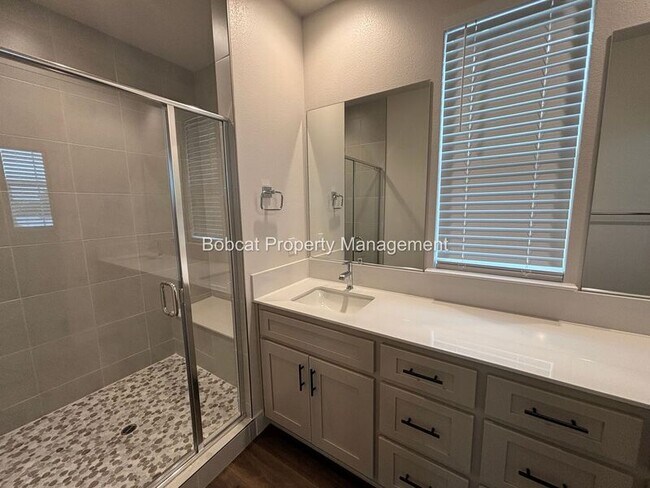 Building Photo - 1112 Little Ln