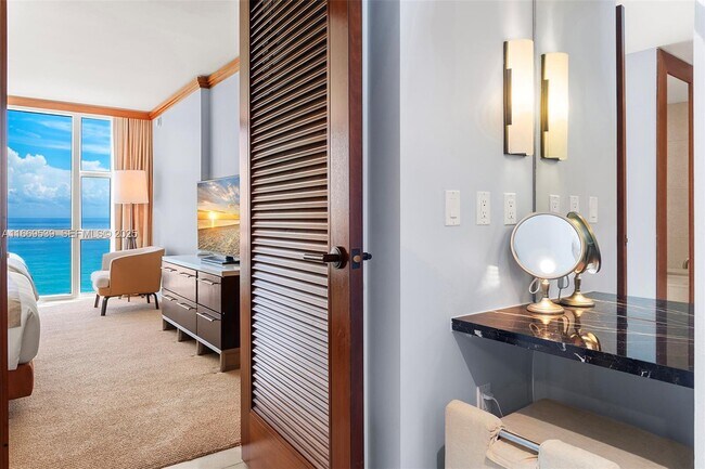 Building Photo - 6801 Collins Ave