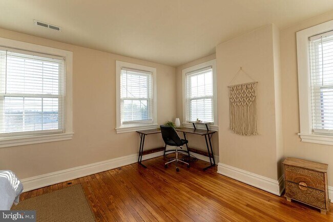 Building Photo - 313 Frederick St