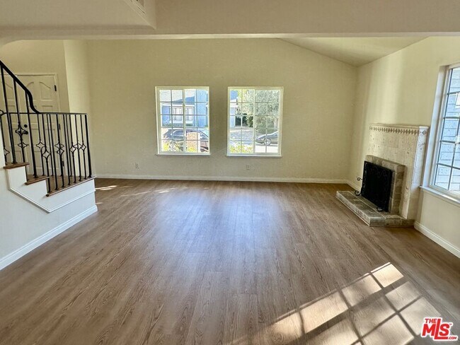 Building Photo - 26065 Redbluff Dr